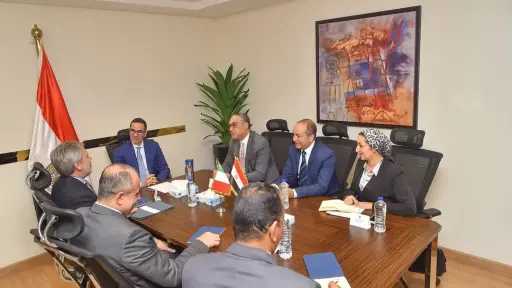 وزير الاستثمار يبحث تعزيز العلاقات...