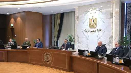 رئيس الوزراء: إنشاء مصنع السيارات...