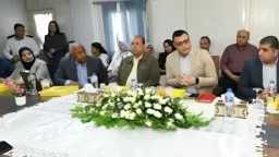 وزير الإسكان يدفع عجلة حدائق...