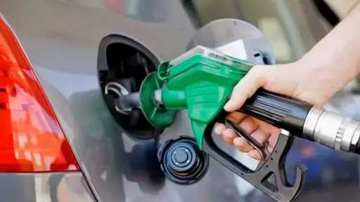 البترول تطمئن المواطنين: البنزين في...