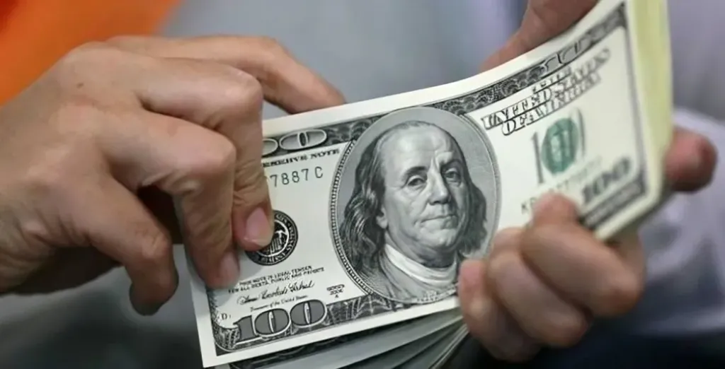 الدولار يستقر عند مستويات مرتفعة أمام الجنيه المصري في منتصف تعاملات الخميس