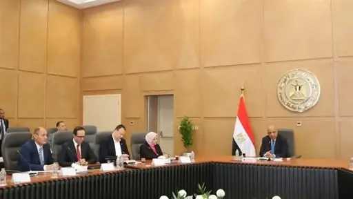 وزير الكهرباء يدفع بتطوير الشبكة...