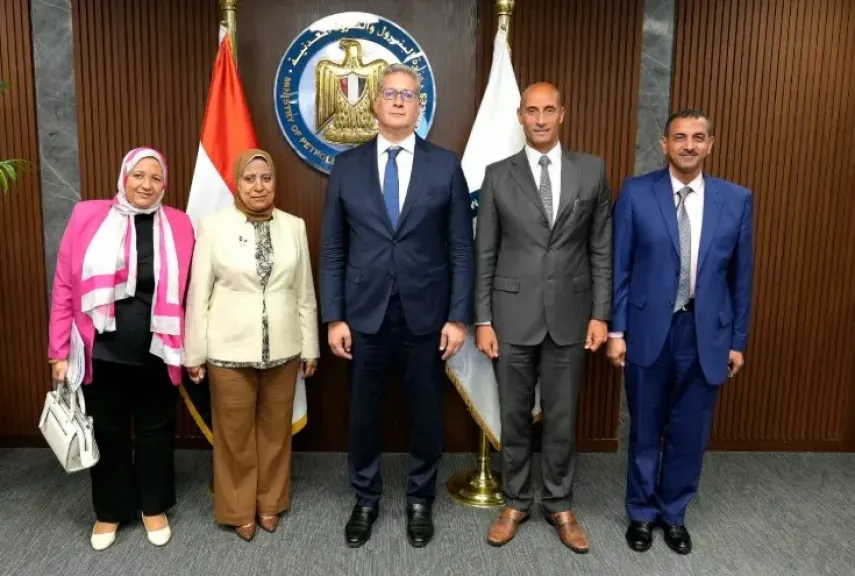 استراتيجية متكاملة لقطاع البترول، تعزيز كفاءة الطاقة والتكنولوجيا الرقمية