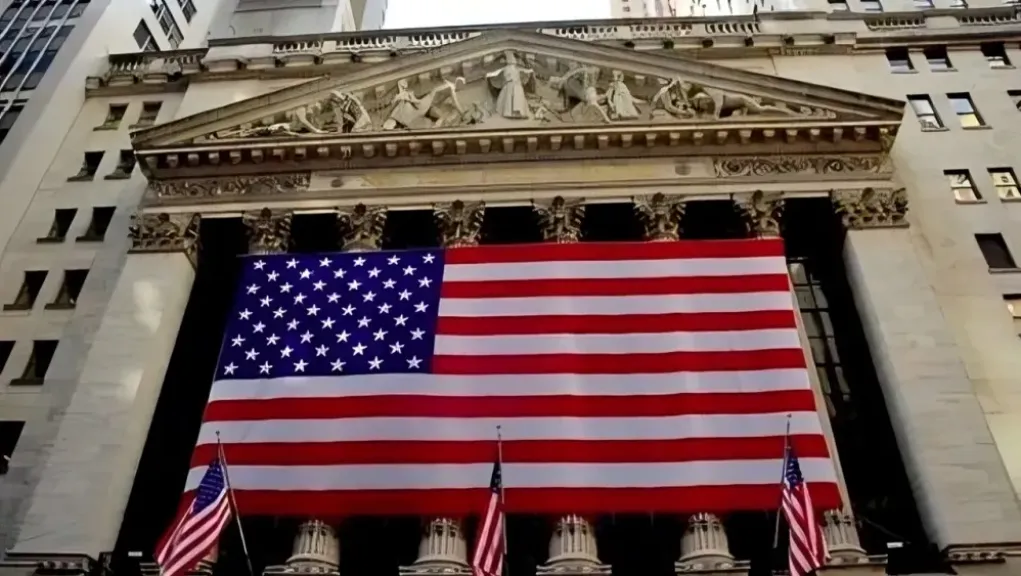 الاحتياطي الفيدرالي الأمريكي يحذر من مخاطر متزايدة للتضخم والبطالة في الأفق