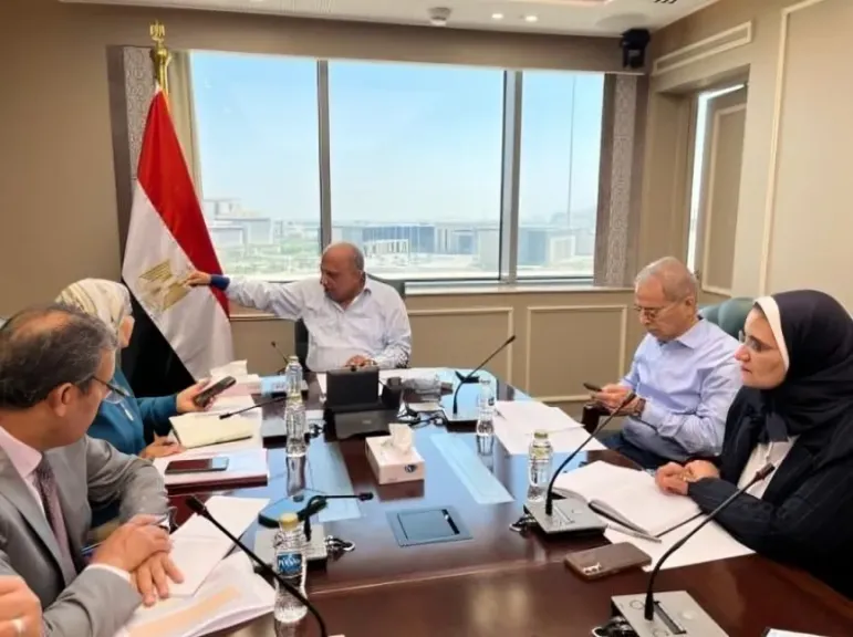 وزير الكهرباء يعقد اجتماعًا طارئًا لرفع مستوى الاستعداد