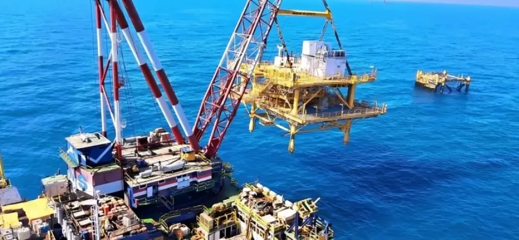 إنجاز جديد لشركة خدمات البترول البحرية، تركيب منصة غاز غرب البرلس