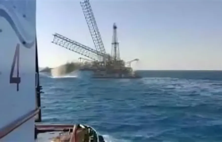 وزارة البترول تكشف ملابسات انهيار الحفار البحري