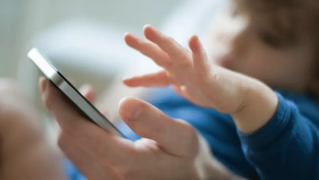 تجربة أسترالية رائدة، حظر مواقع التواصل الاجتماعي للمراهقين يحقق نتائج إيجابية
