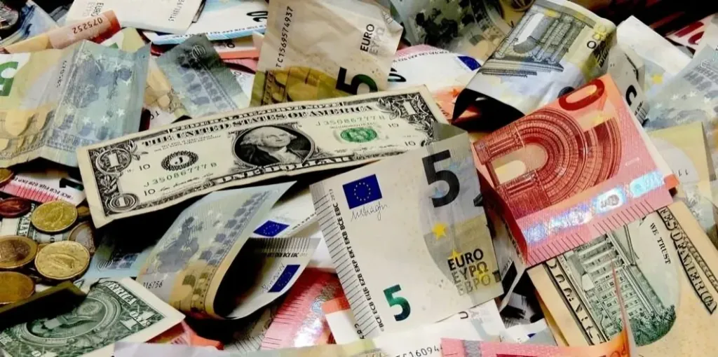 استقرار أسعار العملات الأجنبية والعربية مقابل الجنيه المصري اليوم الأحد 22-6-2025