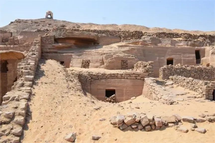 اكتشاف ثلاث مقابر جديدة في جبانة قبة الهوا بأسوان، لمحات من التاريخ القديم